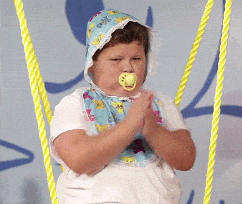 Un bébé applaudit