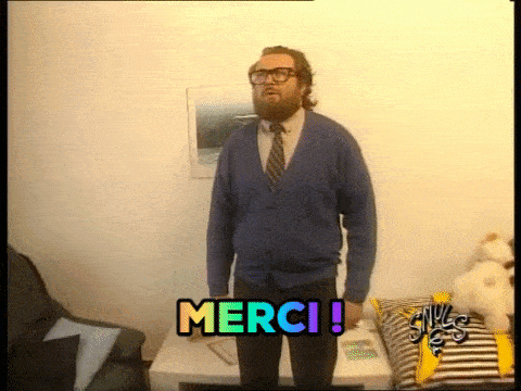 Un homme souffle.