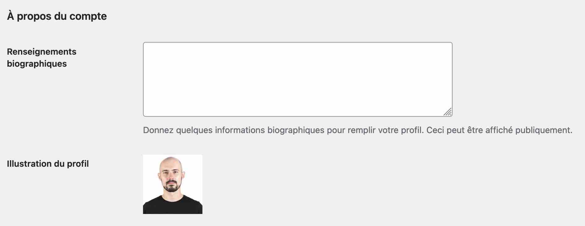 Il est possible de modifier la section À propos d'un compte utilisateur.