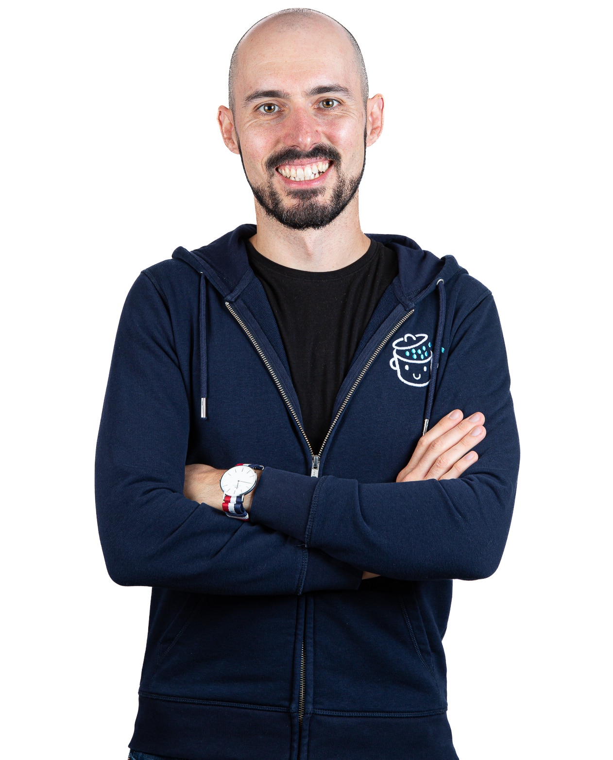 Alex a les bras croisés